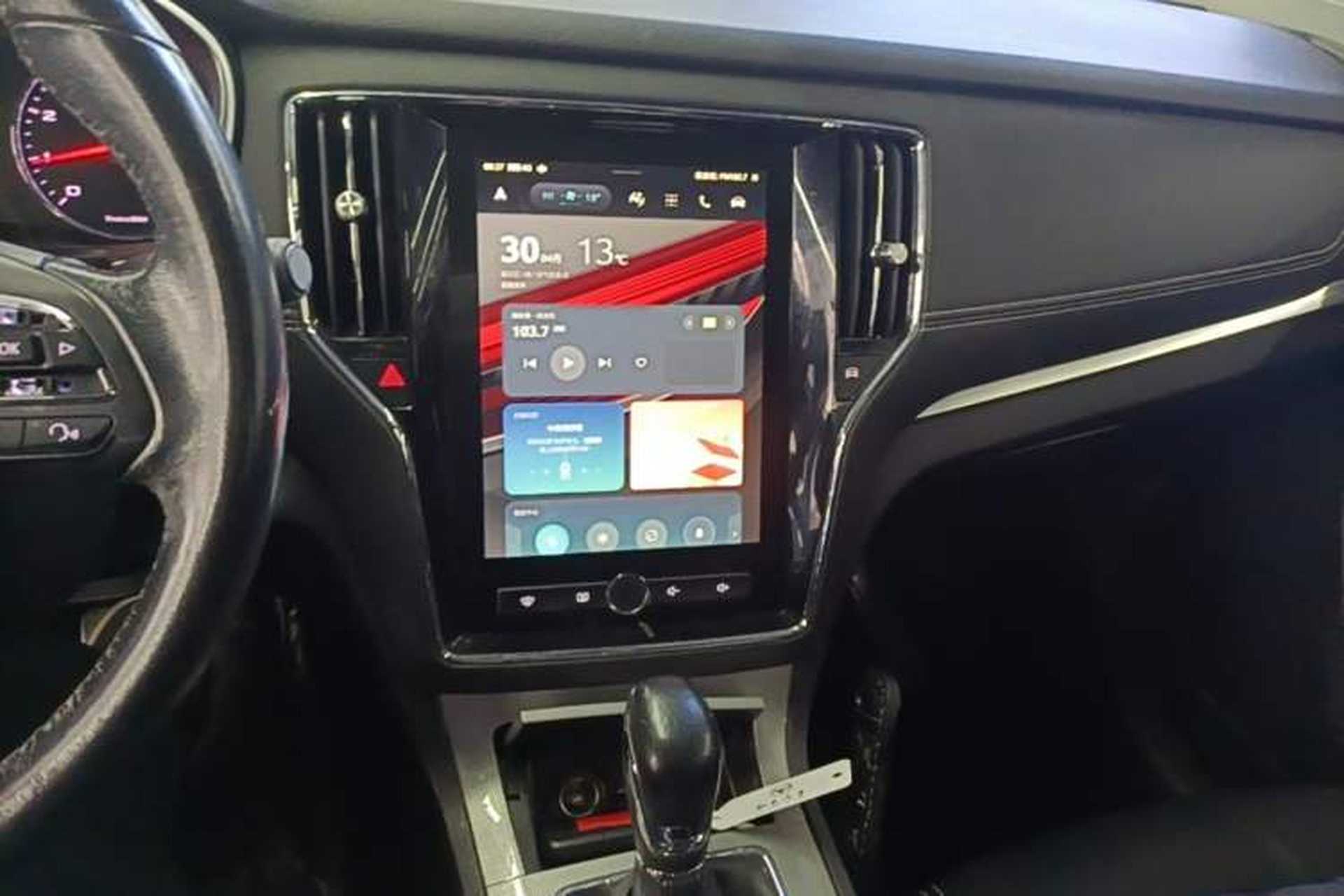 Used Roewe RX5 2016 20T Two-Wheel Drive Automatic Internet Smart Edition Audio And AC Panel