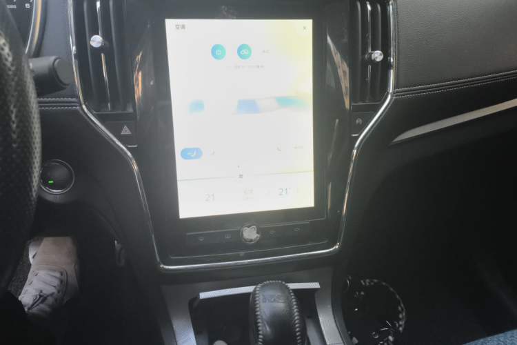Used Roewe RX5 2016 30T Two-Wheel Drive Automatic Internet Smart Edition Audio And AC Panel