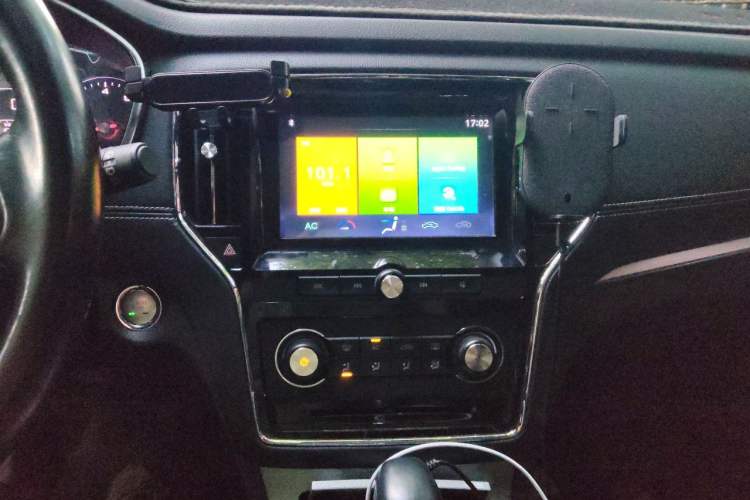 Used Roewe RX5 2016 20T Two-Wheel Drive Automatic Flagship Edition Audio And AC Panel