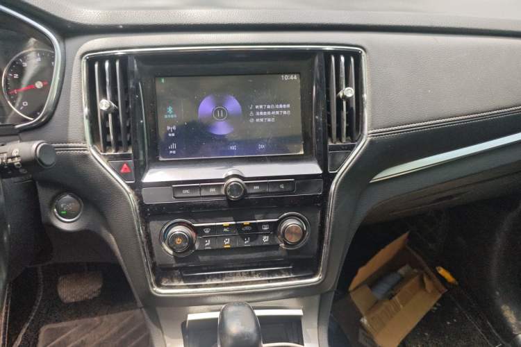 Used Roewe RX5 2016 20T Two-Wheel Drive Automatic Flagship Edition Audio And AC Panel