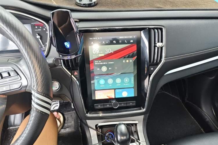 Used Roewe RX5 2016 30T Two-Wheel Drive Automatic Internet Smart Edition Audio And AC Panel