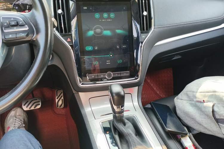 Used Roewe RX5 2016 20T Two-Wheel Drive Automatic Internet Smart Edition Audio And AC Panel