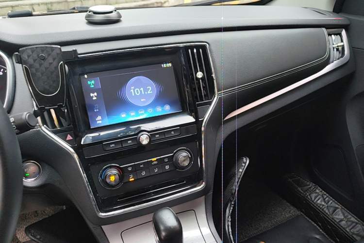 Used Roewe RX5 2016 20T Two-Wheel Drive Automatic Flagship Edition Audio And AC Panel