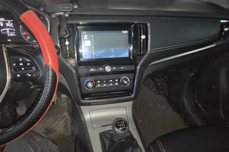 Used Roewe RX5 2016 20T Two-Wheel Drive Manual Flagship Edition Audio And AC Panel