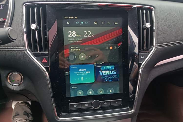 Used Roewe RX5 2016 20T Two-Wheel Drive Automatic Internet Smart Edition Audio And AC Panel
