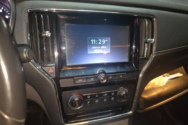 Used Roewe RX5 2016 20T Two-Wheel Drive Manual Flagship Edition Audio And AC Panel