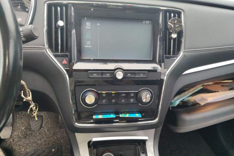 Used Roewe RX5 2016 20T Two-Wheel Drive Manual Flagship Edition Audio And AC Panel