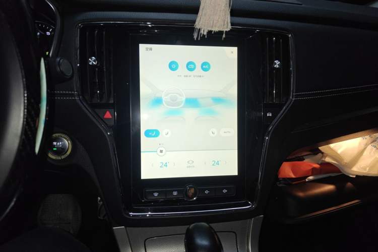 Used Roewe RX5 2016 20T Two-Wheel Drive Automatic Internet Smart Edition Audio And AC Panel
