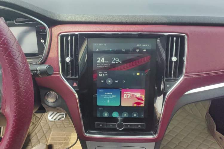 Used Roewe RX5 2016 30T Four-Wheel Drive Automatic Internet Smart Luxury Edition Audio And AC Panel