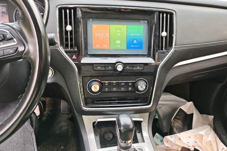 Used Roewe RX5 2016 20T Two-Wheel Drive Automatic Flagship Edition Audio And AC Panel