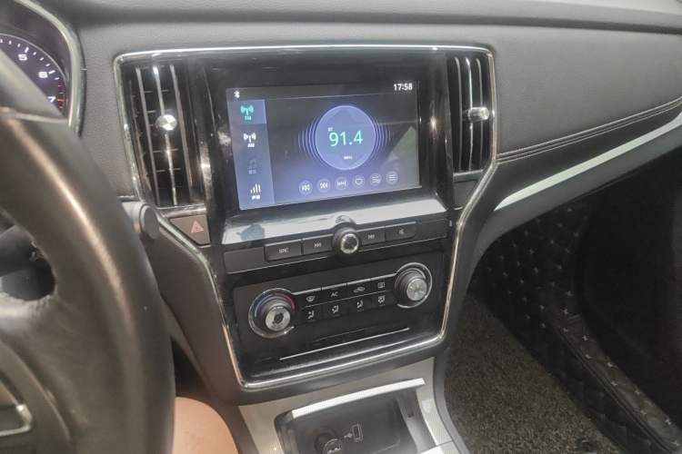 Used Roewe RX5 2016 20T Two-Wheel Drive Manual Flagship Edition Audio And AC Panel