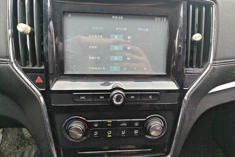 Used Roewe RX5 2016 20T Two-Wheel Drive Manual Flagship Edition Audio And AC Panel