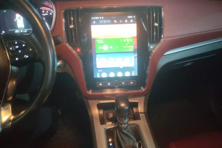 Used Roewe RX5 2016 30T Four-Wheel Drive Automatic Internet Smart Luxury Edition Audio And AC Panel