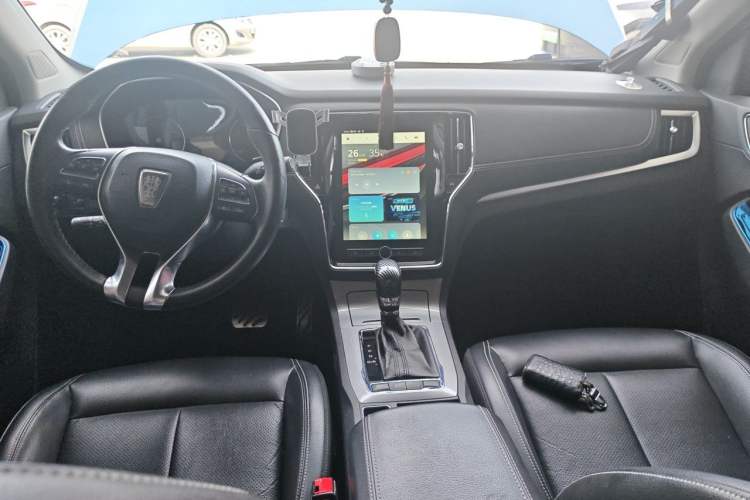 Used Roewe RX5 2016 20T Two-Wheel Drive Automatic Internet Smart Edition Center Console