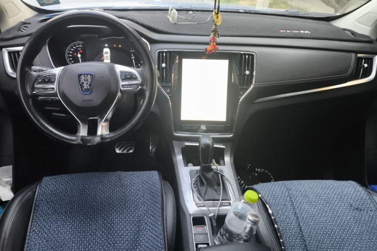 Used Roewe RX5 2016 30T Two-Wheel Drive Automatic Internet Smart Edition Center Console