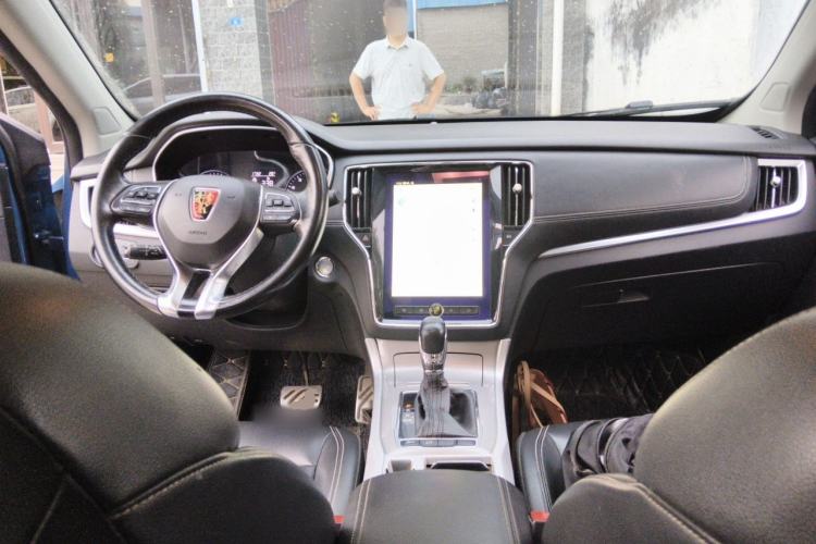 Used Roewe RX5 2016 20T Two-Wheel Drive Automatic Internet Smart Edition Center Console