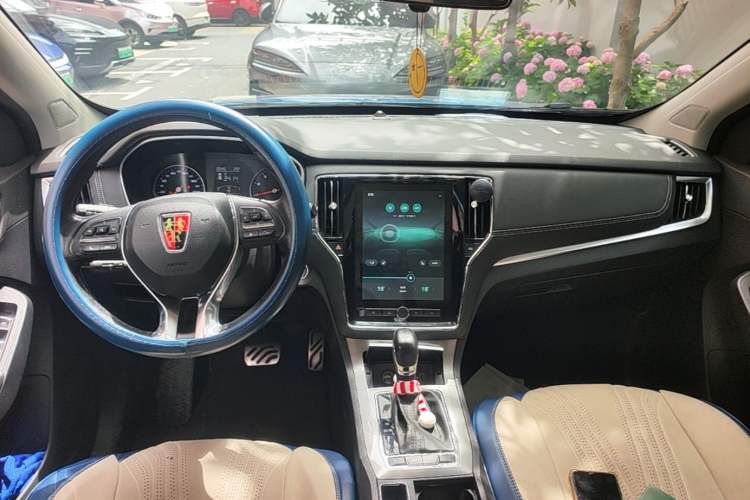 Used Roewe RX5 2016 20T Two-Wheel Drive Automatic Internet Smart Edition Center Console