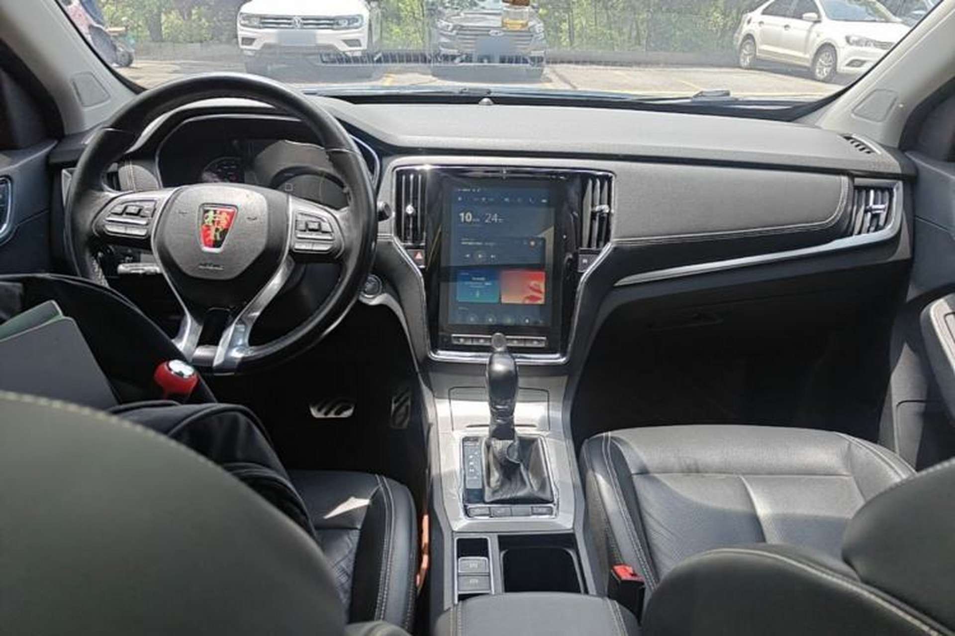 Used Roewe RX5 2016 30T Two-Wheel Drive Automatic Internet Smart Edition Center Console