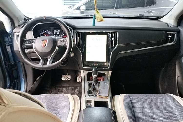Used Roewe RX5 2016 20T Two-Wheel Drive Automatic Internet Smart Edition Center Console