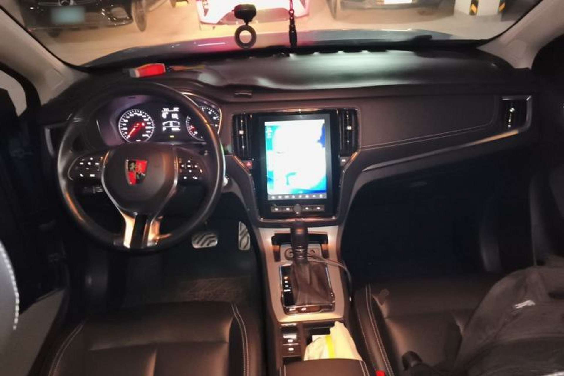Used Roewe RX5 2016 20T Two-Wheel Drive Automatic Internet Smart Edition Center Console
