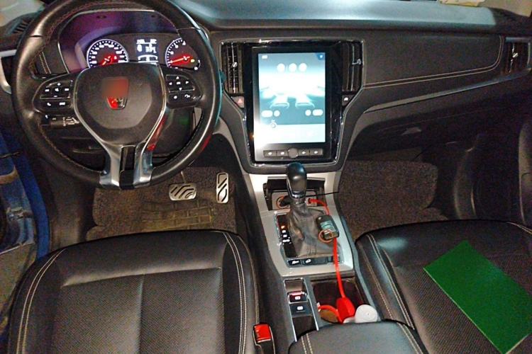 Used Roewe RX5 2016 20T Two-Wheel Drive Automatic Internet Smart Edition Center Console