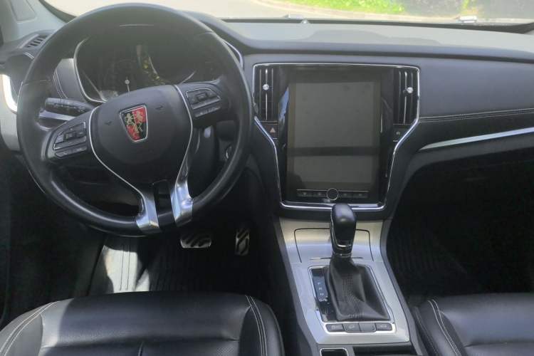 Used Roewe RX5 2016 30T Two-Wheel Drive Automatic Internet Smart Edition Center Console
