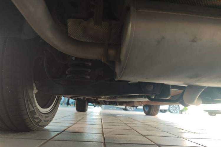 Used Roewe RX5 2016 30T Two-Wheel Drive Automatic Internet Smart Edition Chassis Rear