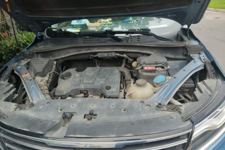 Used Roewe RX5 2016 20T Two-Wheel Drive Manual Flagship Edition Engine Bay