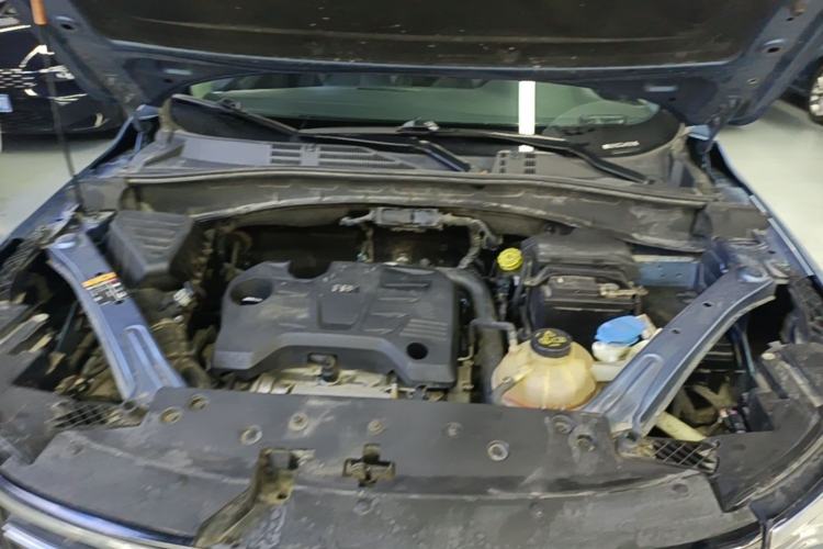 Used Roewe RX5 2016 20T Two-Wheel Drive Automatic Internet Smart Edition Engine Bay