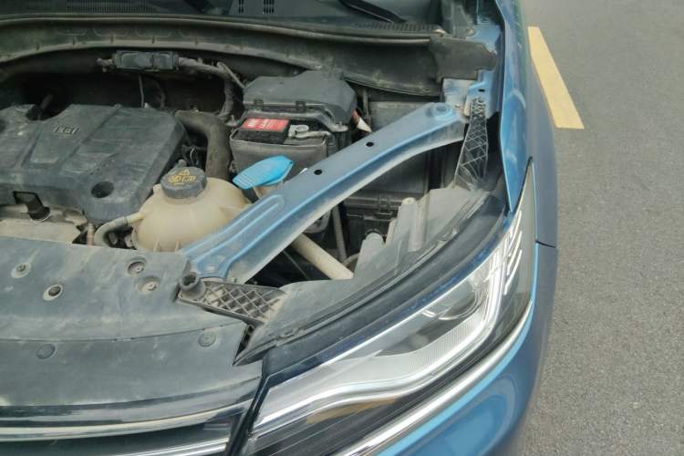 Used Roewe RX5 2016 20T Two-Wheel Drive Manual Flagship Edition Engine Bay Left