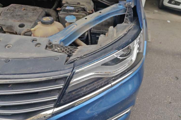 Used Roewe RX5 2016 20T Two-Wheel Drive Automatic Flagship Edition Engine Bay Left