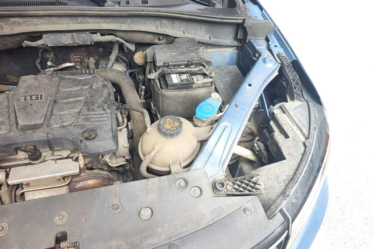 Used Roewe RX5 2016 20T Two-Wheel Drive Automatic Internet Smart Edition Engine Bay Left