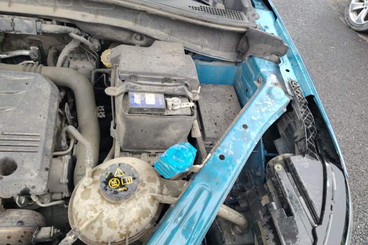 Used Roewe RX5 2016 20T Two-Wheel Drive Manual Flagship Edition Engine Bay Left