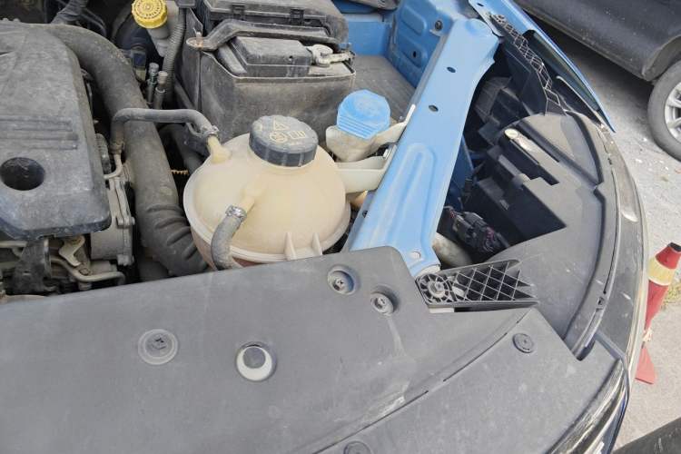 Used Roewe RX5 2016 20T Two-Wheel Drive Automatic Internet Smart Edition Engine Bay Left