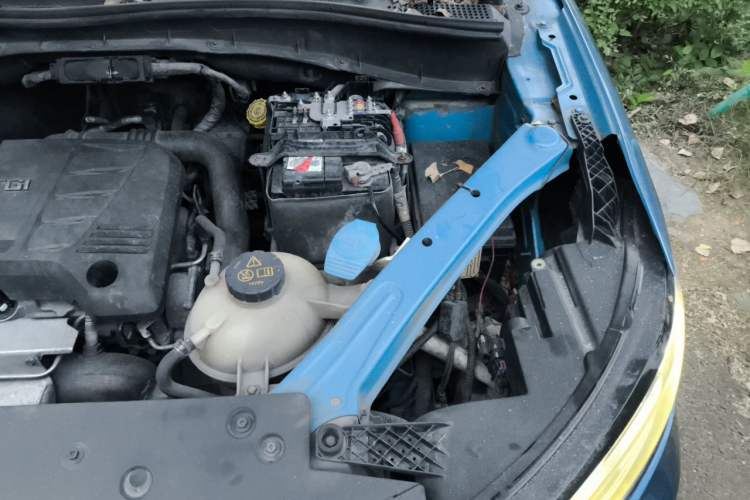 Used Roewe RX5 2016 20T Two-Wheel Drive Manual Flagship Edition Engine Bay Left