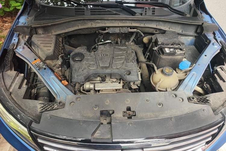 Used Roewe RX5 2016 20T Two-Wheel Drive Automatic Internet Smart Edition Engine Bay