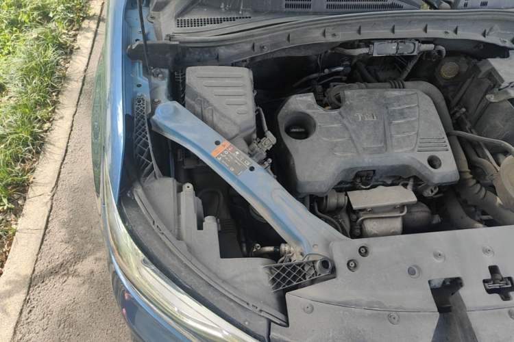 Used Roewe RX5 2016 20T Two-Wheel Drive Automatic Flagship Edition Engine Bay Right