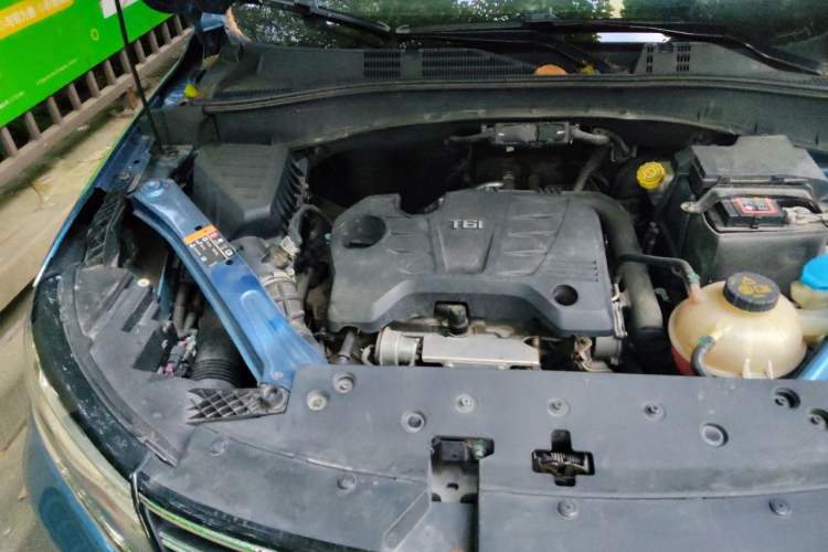 Used Roewe RX5 2016 20T Two-Wheel Drive Automatic Flagship Edition Engine Bay Right
