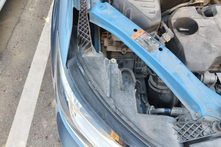 Used Roewe RX5 2016 20T Two-Wheel Drive Automatic Flagship Edition Engine Bay Right