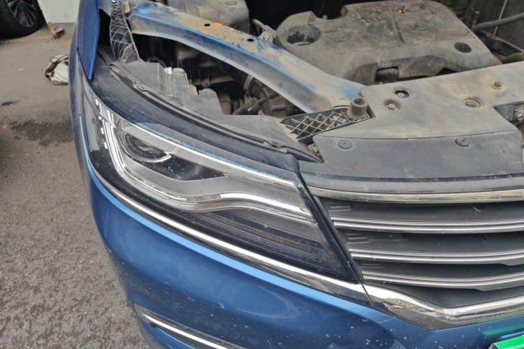 Used Roewe RX5 2016 20T Two-Wheel Drive Automatic Flagship Edition Engine Bay Right