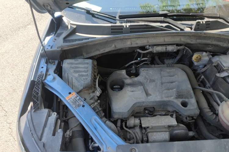 Used Roewe RX5 2016 20T Two-Wheel Drive Automatic Internet Smart Edition Engine Bay Right