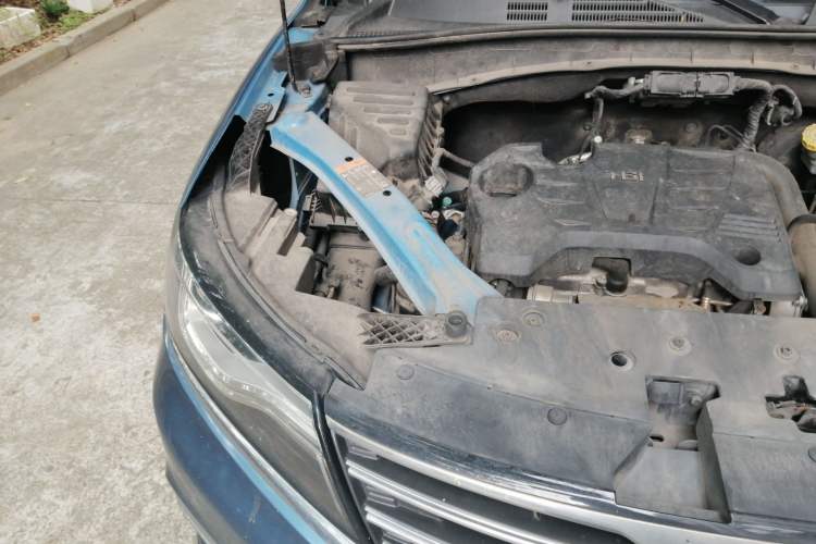 Used Roewe RX5 2016 20T Two-Wheel Drive Automatic Internet Smart Edition Engine Bay Right