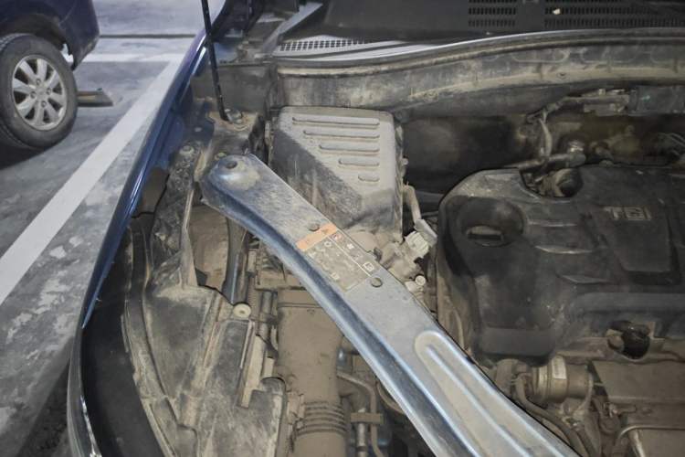 Used Roewe RX5 2016 20T Two-Wheel Drive Manual Flagship Edition Engine Bay Right