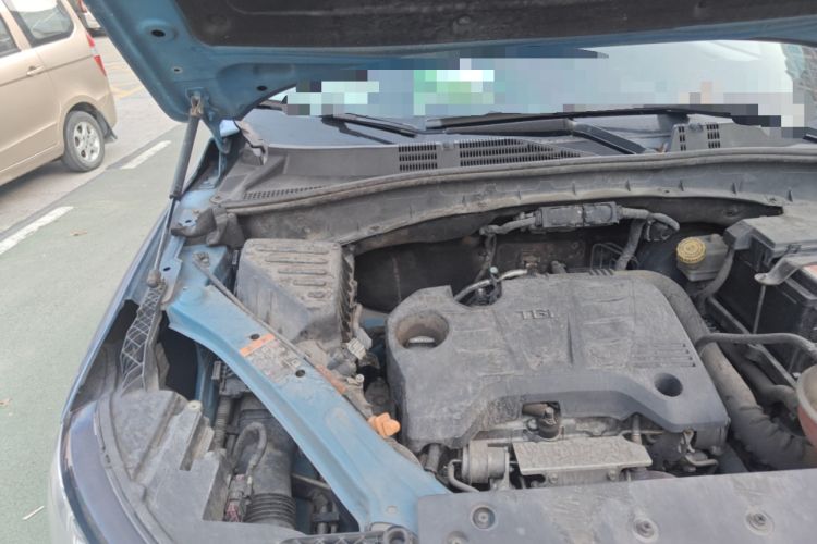 Used Roewe RX5 2016 20T Two-Wheel Drive Manual Transmission Internet Smart Edition Engine Bay Right