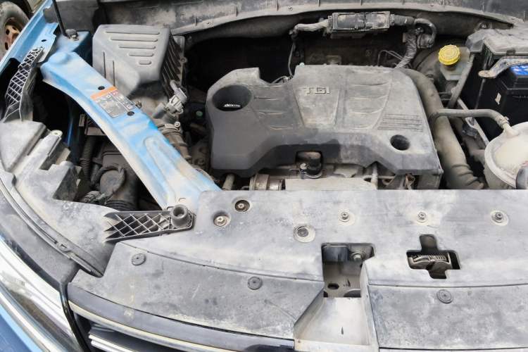 Used Roewe RX5 2016 20T Two-Wheel Drive Manual Flagship Edition Engine Bay Right
