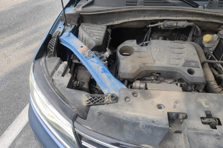 Used Roewe RX5 2016 20T Two-Wheel Drive Automatic Internet Smart Edition Engine Bay Right