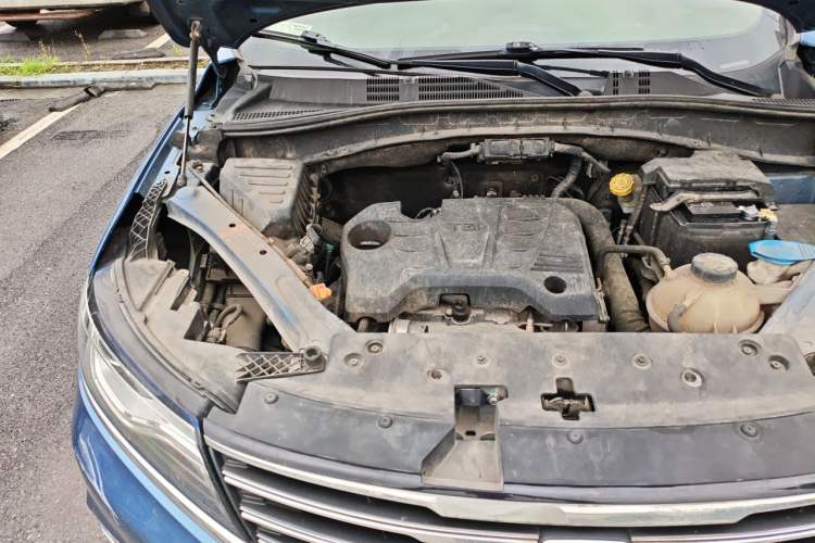 Used Roewe RX5 2016 20T Two-Wheel Drive Automatic Flagship Edition Engine Bay Right