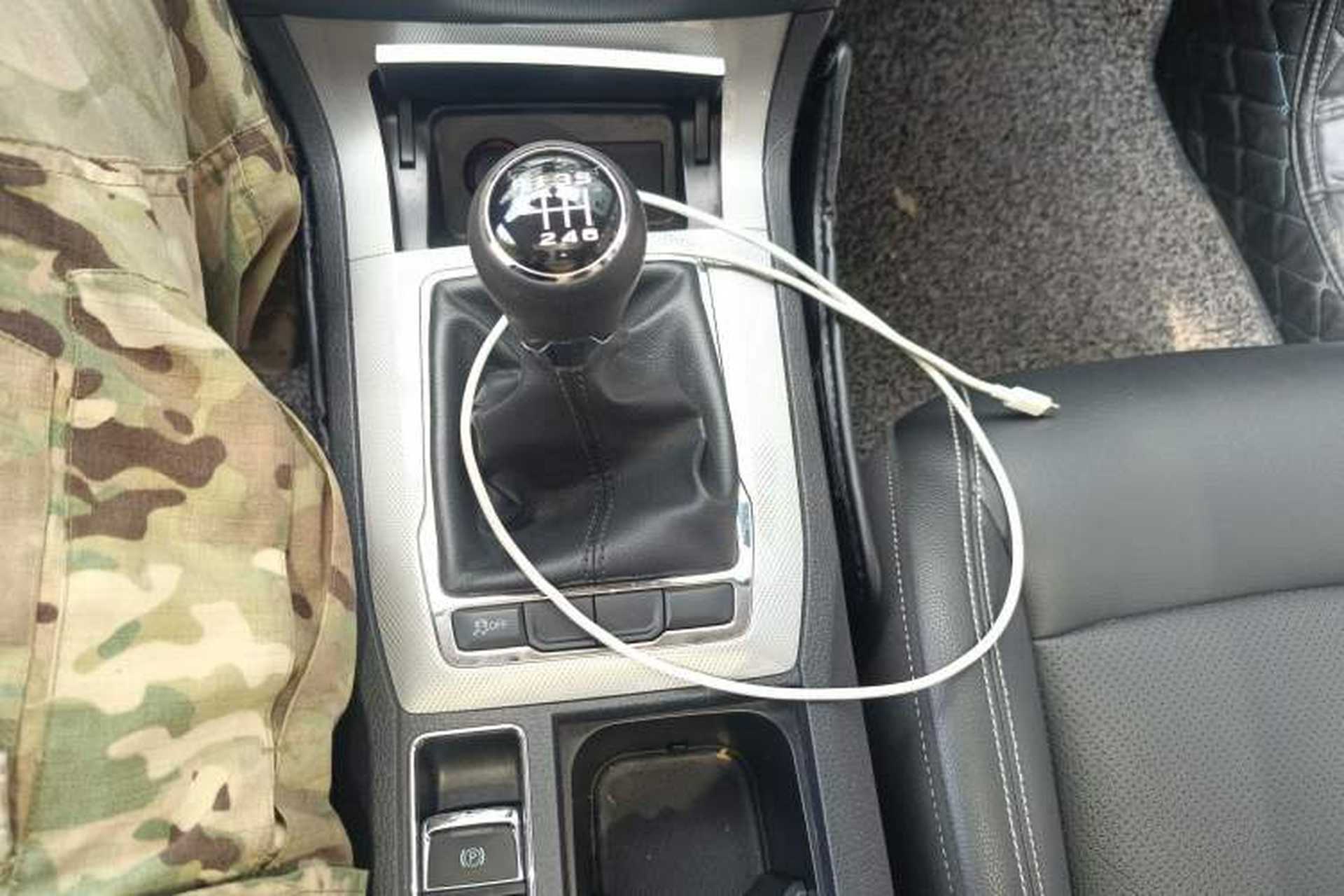 Used Roewe RX5 2016 20T Two-Wheel Drive Manual Flagship Edition Gear Lever