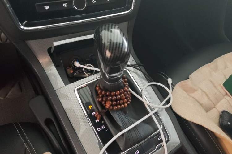 Used Roewe RX5 2016 30T Two-Wheel Drive Automatic Internet Smart Edition Gear Lever