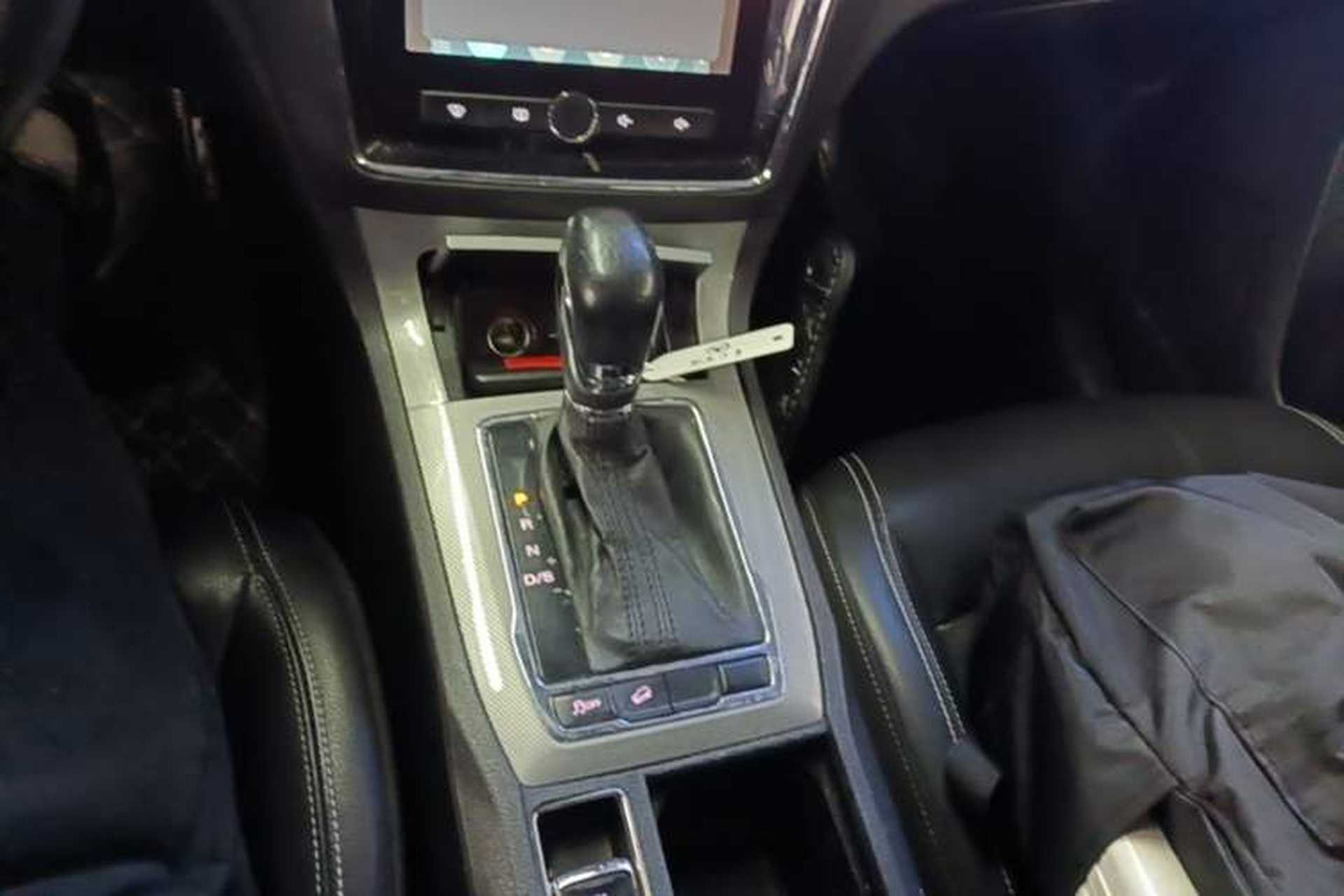 Used Roewe RX5 2016 20T Two-Wheel Drive Automatic Internet Smart Edition Gear Lever